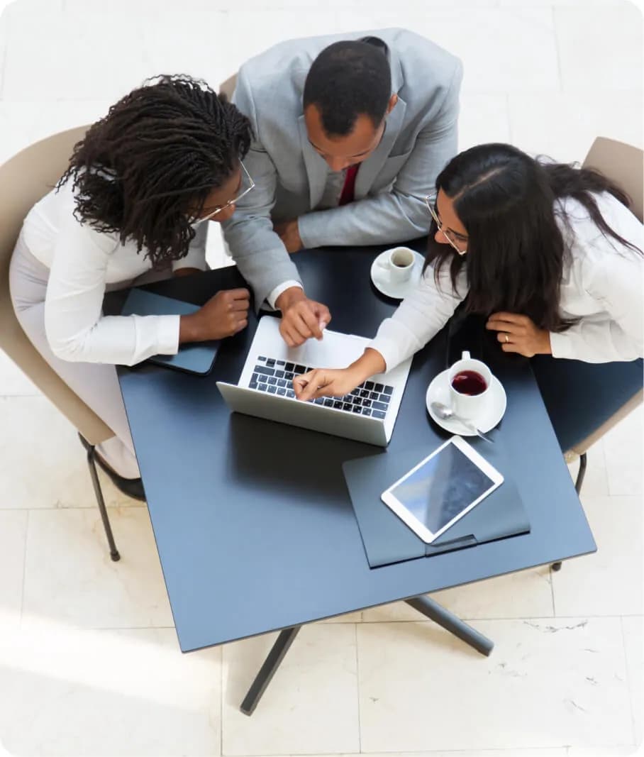 Team testing mobile app